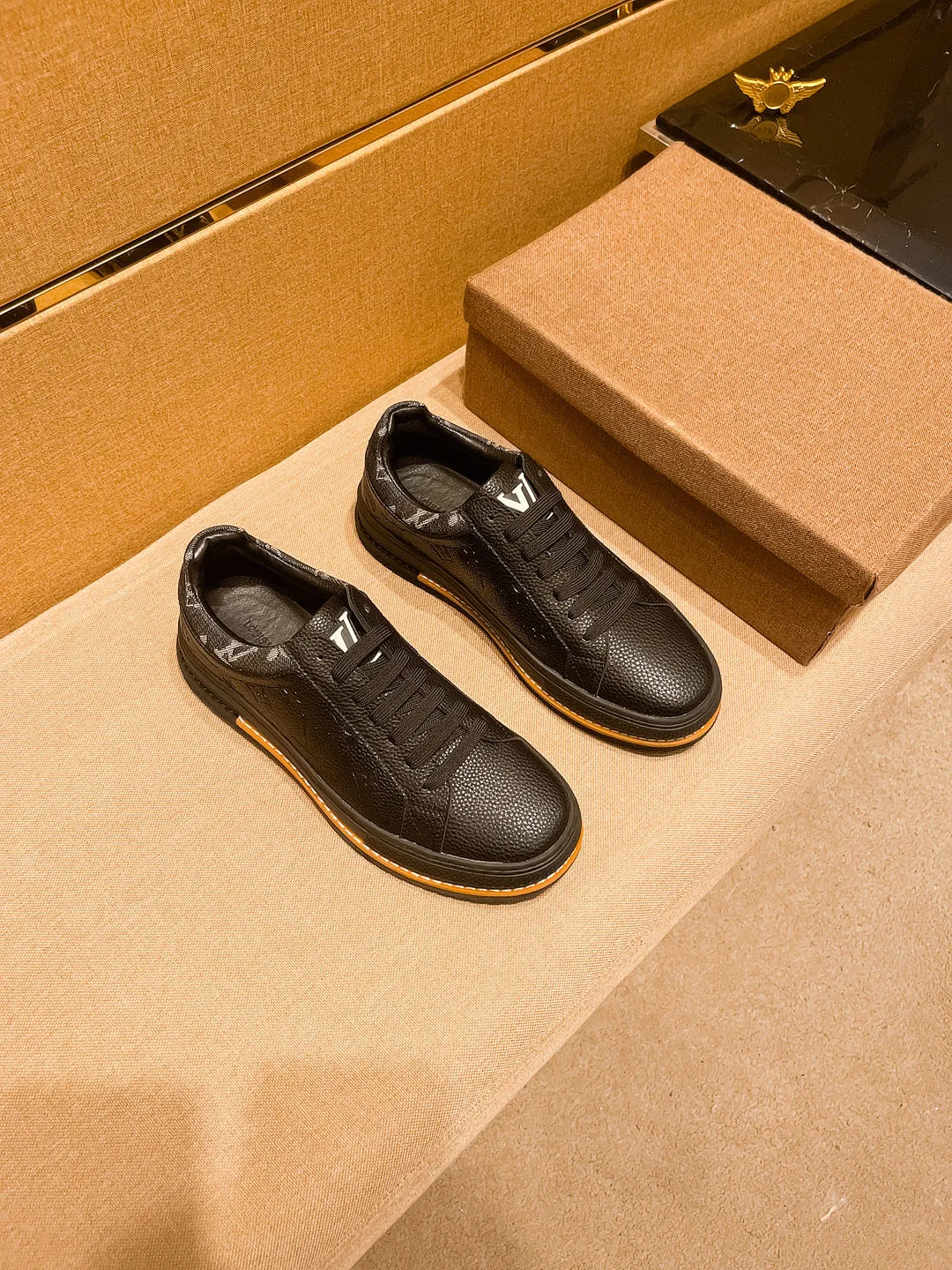 Men's shoes 💰 420💰👍【LV】🔥🔝Louis Vuitton, high-end men's shoes brand, official website 1:1 latest masterpiece: the upper is made of Italian imported first-layer cowhide🔥Official website original special technical cloth fabric matching🔥Original comfortable and breathable lining➕Original designated non-slip outsole🔥Make walking more convenient and comfortable! An exclusive new model, a stunning work, a beautiful 1:1 replica [color] compared to the official quality! Create a fashionable personality to set off your uniqueness! A must-have for trendy men! 🔥, sizes: 38-44. color:.     2⃣️colors available🔥